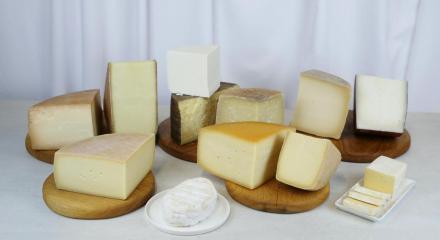 15 brânzeturi maturate românești pe care trebuie să le cunoști și să le încerci