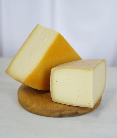 15 brânzeturi maturate românești pe care trebuie să le cunoști și să le încerci