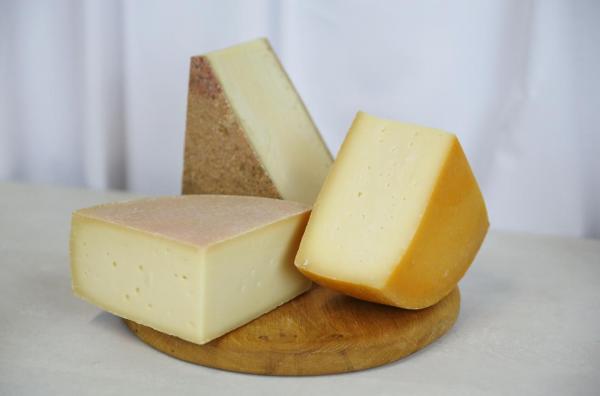 15 brânzeturi maturate românești pe care trebuie să le cunoști și să le încerci