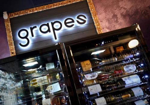 Grapes - The Wine Bar, shop & appetizers﻿ - Parcul Carol
