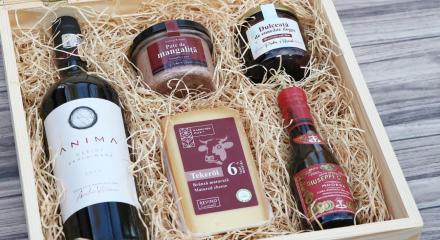 Cadouri corporate de Crăciun și Paște - Coșuri gourmet și cutii personalizate