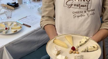 Curs de inițiere în lumea brânzeturilor, degustare de sortimente românești și internaționale, Hotel Novotel, București