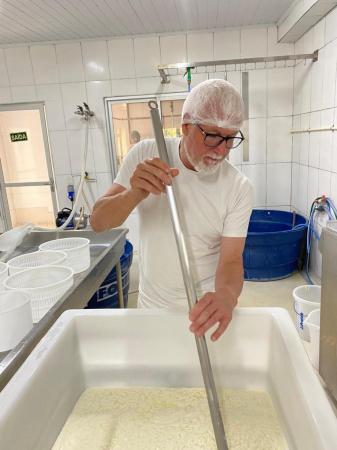 From one workshop to the Accademia Internazionale dell’Arte Casearia: the journey of an artisan into the world of Italian cheeses